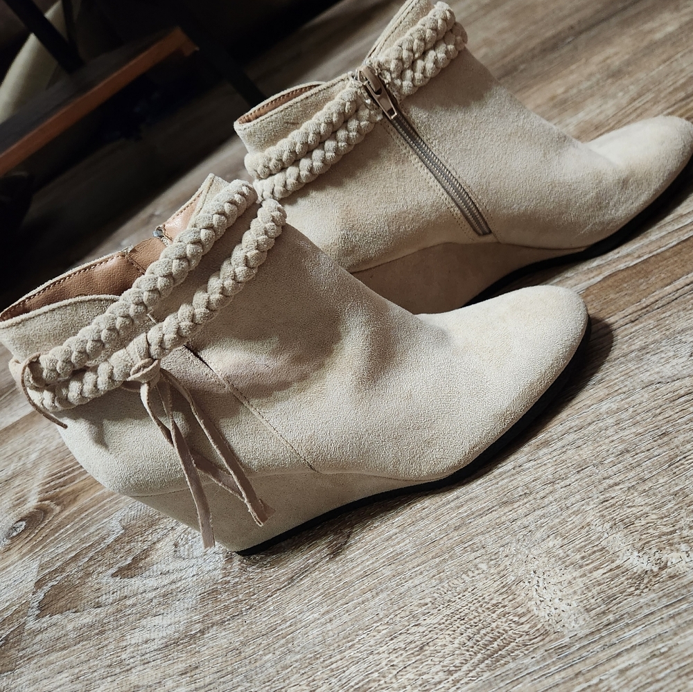 Women's ankle boots size 8.5